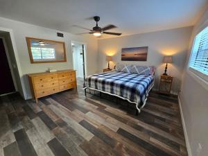 Postel nebo postele na pokoji v ubytování Stunning Withlacoochee Riverside Cabin 5BR 4BA Sleeps 16