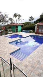 Πισίνα στο ή κοντά στο Cristo rey hostal campestre