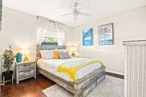 Postel nebo postele na pokoji v ubytování Heated PoolFire PitOutdoor KitchenCorn Hole + 47 fotografií