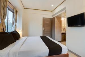 Ліжко або ліжка в номері Townhouse Oak Pune Railway Station Formerly Kapil Residency