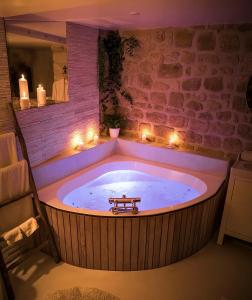 Φωτογραφία από το άλμπουμ του Chez Millouz - Triplex semi-troglodyte στο Ποντουάζ