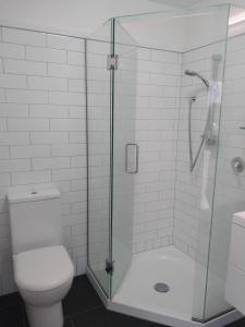 Un baño de Oranga Comfort Stay 2 fotos más