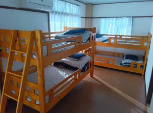 Ένα ή περισσότερα κρεβάτια σε δωμάτιο στο ゲストハウスMOANa +81 φωτογραφίες