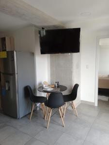 Μια τηλεόραση ή/και κέντρο ψυχαγωγίας στο Loft vista 23 zona 10 parqueo balcón gym