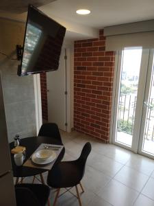 Μια τηλεόραση ή/και κέντρο ψυχαγωγίας στο Loft vista 23 zona 10 parqueo balcón gym