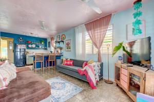 TV a/nebo společenská místnost v ubytování LoveSoulBeautiful Luquillo