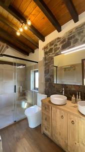 Phòng tắm tại Las Cabañas del Valle, Cabaña Los Valles