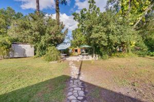 O grădină în afara 1 Mi to Historic Dtwn Sanford! Pet-Friendly Unit