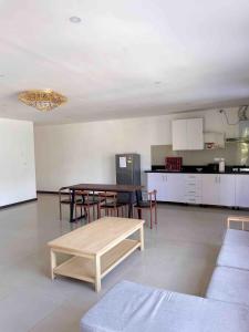 Η κουζίνα ή μικρή κουζίνα στο Central Apartment