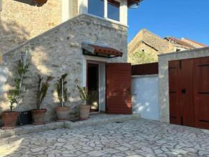 Budova, kde se prázdninový dům nachází