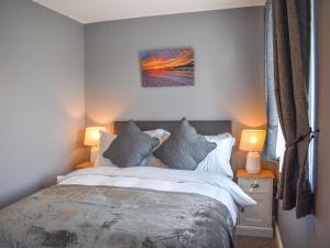 Ένα ή περισσότερα κρεβάτια σε δωμάτιο στο Sea Breeze +8 φωτογραφίες