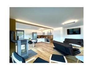 TV a/nebo společenská místnost v ubytování Käthe Am Wariner See