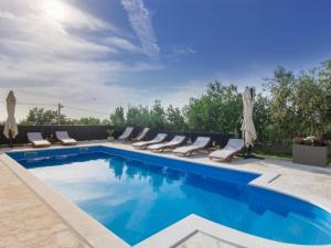 Hồ bơi trong/gần Six Bedroom Holiday House With Pool