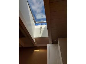 Φωτογραφία από το άλμπουμ του Modern retreat on Lake Warin σε Warin