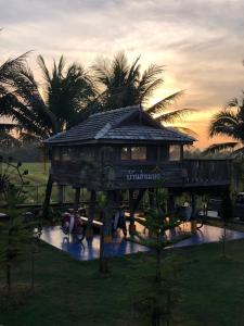 Πισίνα στο ή κοντά στο สมายด์ ฮ่อมนา เรสเฮาท์ Smile Homna Resthouse