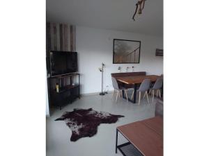 TV a/nebo společenská místnost v ubytování Tinla Comfortable Holiday Residence