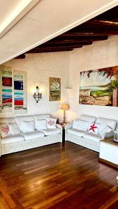 Posezení v ubytování Casa Mariuccia Baja Sardinia, 80 m a piedi dalla spiaggia, vista mozzafiato sulla baia, Parcheggi coperti privati