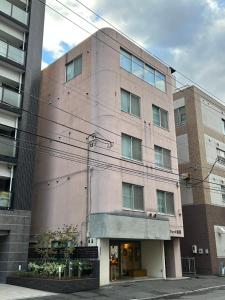 a building on the corner of a street at シェール松岡 in Ōdōri