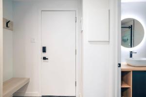 Et badeværelse på LAO LOFT 106 by Gestion ELITE + 19 billeder