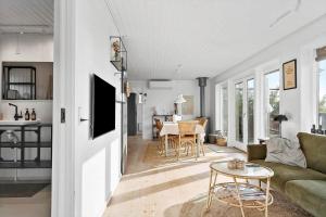 Et tv og/eller underholdning på 7032-Bogo-Kvaernen-32