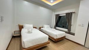 Ένα ή περισσότερα κρεβάτια σε δωμάτιο στο โรงแรมบ้านโอบอ้อม