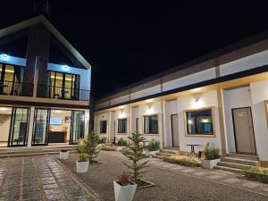 Το κτήριο όπου στεγάζεται  το ξενοδοχείο +4 φωτογραφίες