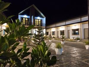 Κήπος έξω από το โรงแรมบ้านโอบอ้อม