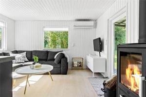 Una televisión o centro de entretenimiento en 1003-Stege-Ildtornvej-7