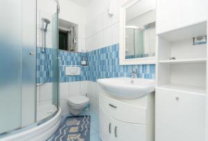 Et badeværelse på Apartments Kaja + 38 billeder