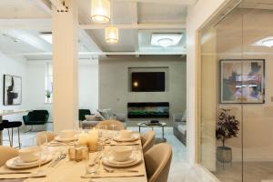 a dining room with a table and chairs at Skyway Luxury Stay with Jacuzzi in Bradford