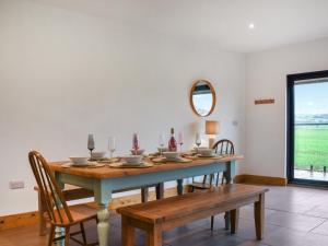 Foto sihtkohas Evenjobb asuva majutusasutuse Acre Luxury Lodges-Cedar Lodge galeriist