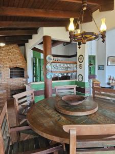 a dining room with a wooden table and chairs at Quarto com suite no Rancho São Francisco de Assis in Morretes