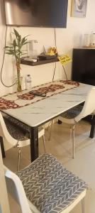 TV a/nebo společenská místnost v ubytování CHIC ROOM pasay sea residence