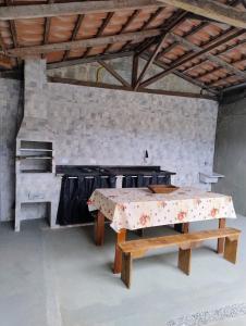 Η κουζίνα ή μικρή κουζίνα στο casa praia matinhos