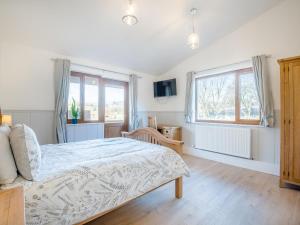 Giường trong phòng chung tại Hawthorn Lodge - Uk42546 +13 ảnh