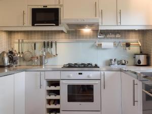 Nhà bếp/bếp nhỏ tại Sardis Cottage