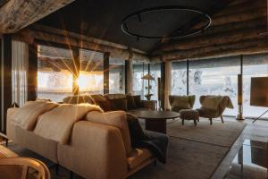 Posezení v ubytování Chalet Magical Forest Harjunpolku Lapland