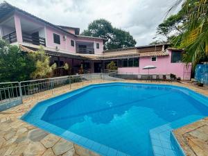 Bazén v ubytování Chalés Casa Rosa nebo v jeho okolí