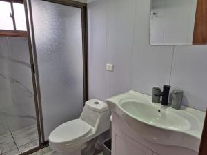 Un baño de Cabaña Familiar 10 fotos más