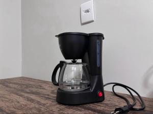 贝伦Torre de Belém do Pará的坐在柜台顶上的黑色搅拌机 更多11张照片