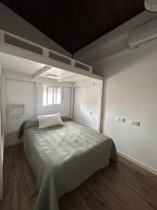 Postel nebo postele na pokoji v ubytování La Casita de las Piletas