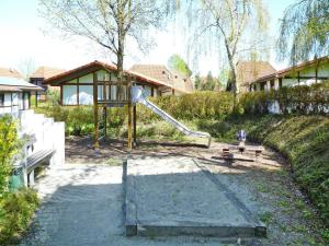Κήπος έξω από το Chalet by Lake Constance with Alpine Views