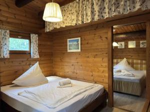 a bedroom with two beds in a log cabin at Gemütliches Blockhaus in Eschede bei Lüneburg in Eschede