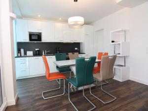 a kitchen and dining room with a table and chairs at Chalet mit Außensauna in Wendorf in Wendorf +26 photos