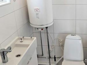 Ένα μπάνιο στο 3 person holiday home in Gullholmen