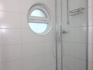 a bathroom with a mirror and a shower at Reihenhaus Reiterchalet in Wendorf in Wendorf +6 photos