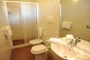 Koupelna v ubytování Hotel Barsalini