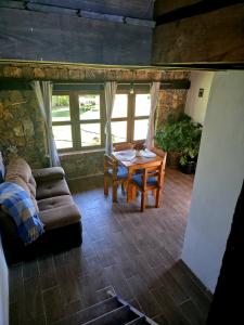 a living room with a table and a couch at Cabañas Las orquídeas in Huasca de Ocampo +39 photos