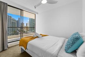 Postel nebo postele na pokoji v ubytování Spacious 3BR with beach view in Surfers Paradise by BB Stay + 15 fotografií