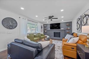 Χώρος καθιστικού στο Luxury 5BR Cincinnati, Sleeps 12, Crib, Home Gym, Fenced Backyard